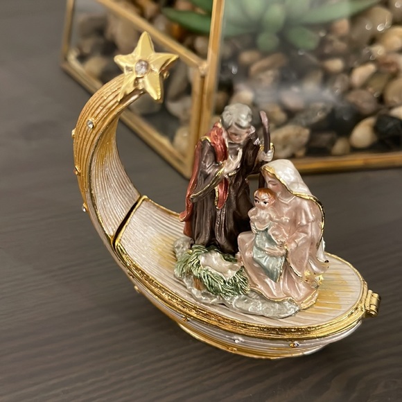 NEW✨Museum Of the Bible "Christmas Nativity Scene" Trinket Box - Picture 1 of 9